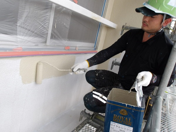 新潟市中央区・RC6階建マンションの大規模改修工事 中塗り