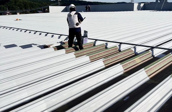 新潟市・大型店舗屋根塗装工事|遮熱塗料使用で夏の暑さ対策、美観もアップ (13)