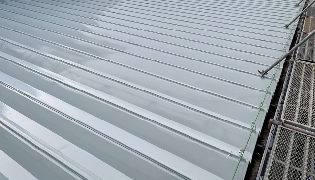 屋根リフォームで電気代を節約!屋根カバー工法・遮熱塗装の効果とは