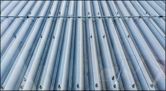 屋根のボルトの浮き、サビ