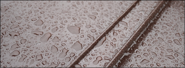 雨粒をはじく屋根