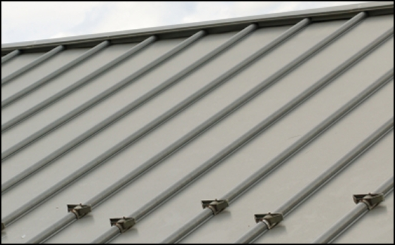 金属瓦棒葺き屋根