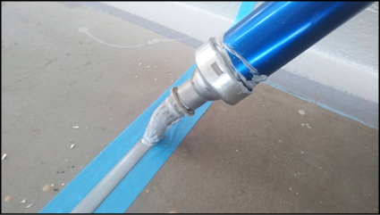 防水層の隙間のシーリング補修