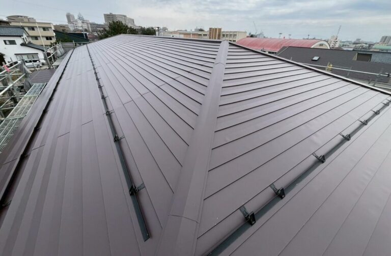 新潟市・アパート2棟|屋根カバー工法(サビた屋根にガルバリウム鋼板施工)_施工後 (5)