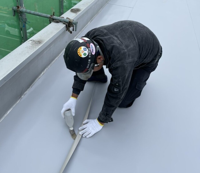【防水工事】雨漏りしていた屋上を塩ビシート防水で施工 (6)