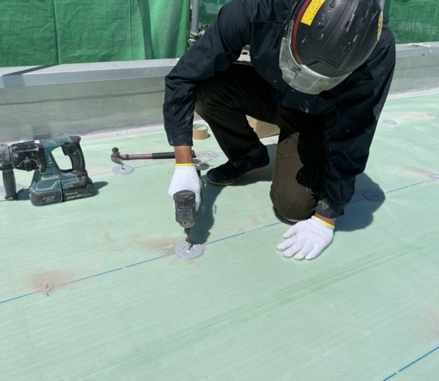 【防水工事】雨漏りしていた屋上を塩ビシート防水で施工 (3)