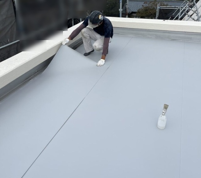 新潟市中央区・アパート改修工事(外壁カバーリング・外壁塗装・防水工事)_施工中4