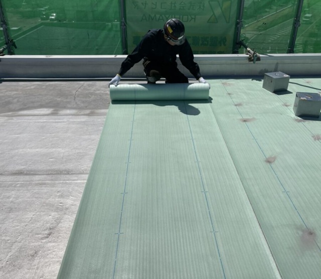 【防水工事】雨漏りしていた屋上を塩ビシート防水で施工 (2)