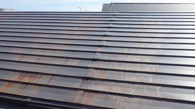 新潟市・アパート2棟|屋根カバー工法(サビた屋根にガルバリウム鋼板施工)_施工前 (6)